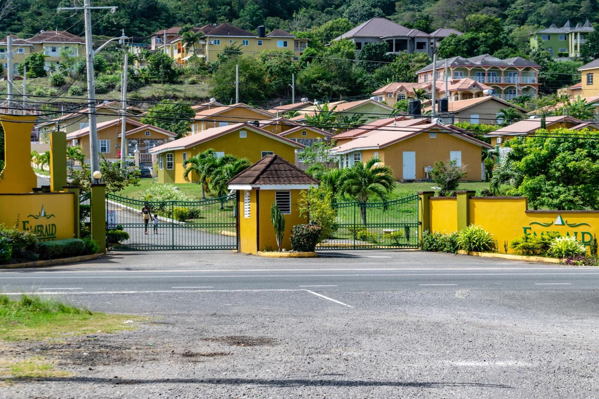 Ocho Rios Emerald 2 Bed 10 Mins Ocho Rios 24Hrs Hot Water Wi Fi Pokój zdjęcie